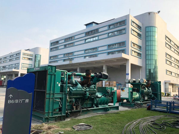 平顶山某电子厂出租两台800KW康明斯发电